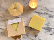 Load image into Gallery viewer, Moist soap bar