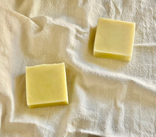 Load image into Gallery viewer, Moist soap bar
